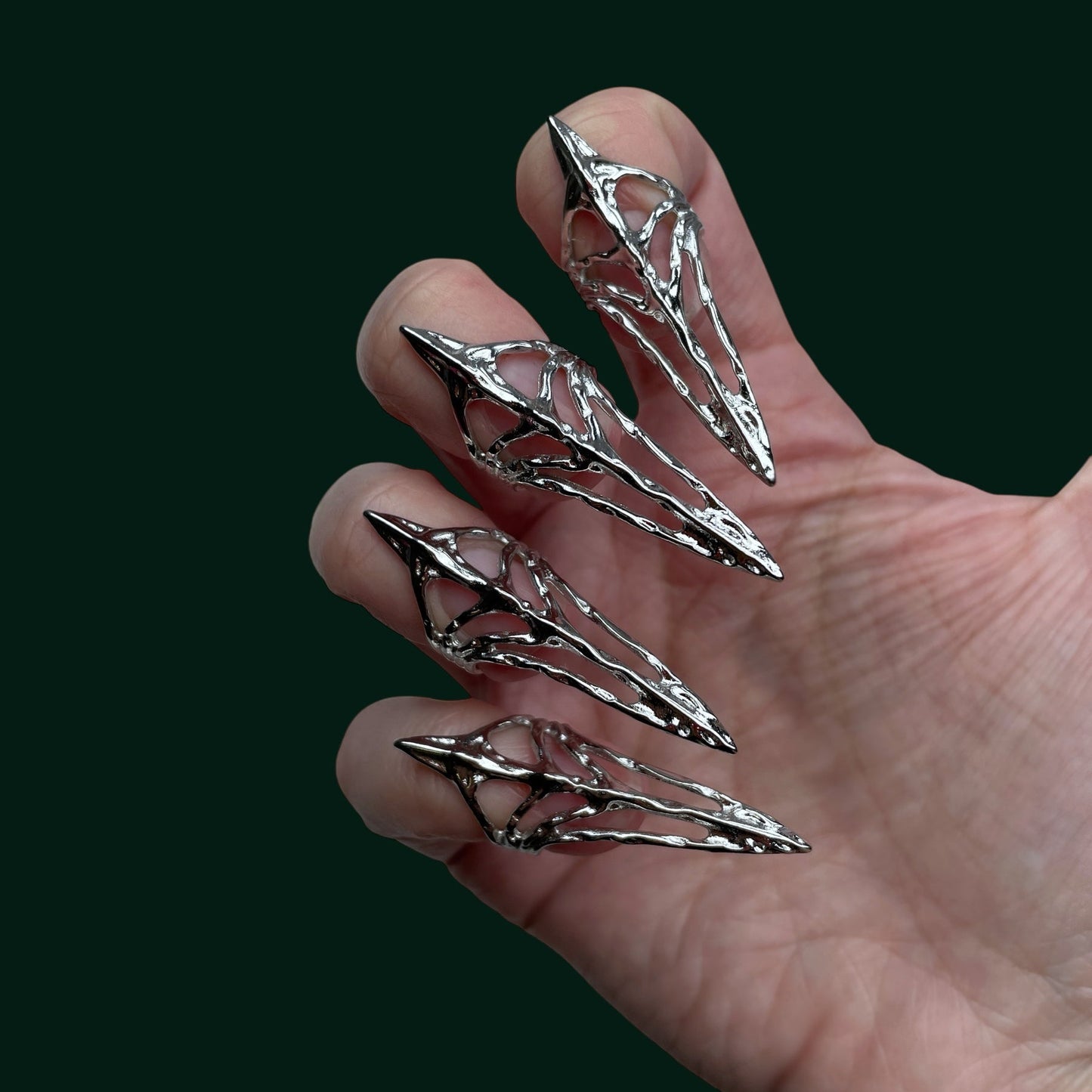Gothic Silver Claw Ring – Adjustable Vampire Armor Jewelry for Cosplay & Halloween