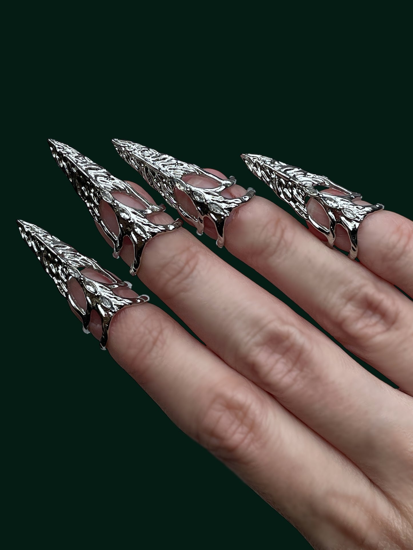 Gothic Silver Claw Ring – Adjustable Vampire Armor Jewelry for Cosplay & Halloween
