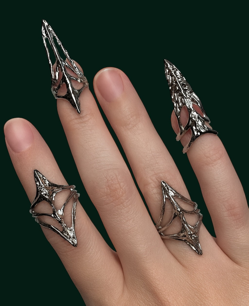 Gothic Silver Claw Ring – Adjustable Vampire Armor Jewelry for Cosplay & Halloween