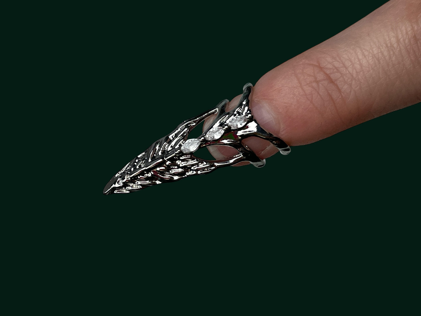 Gothic Silver Claw Ring – Adjustable Vampire Armor Jewelry for Cosplay & Halloween