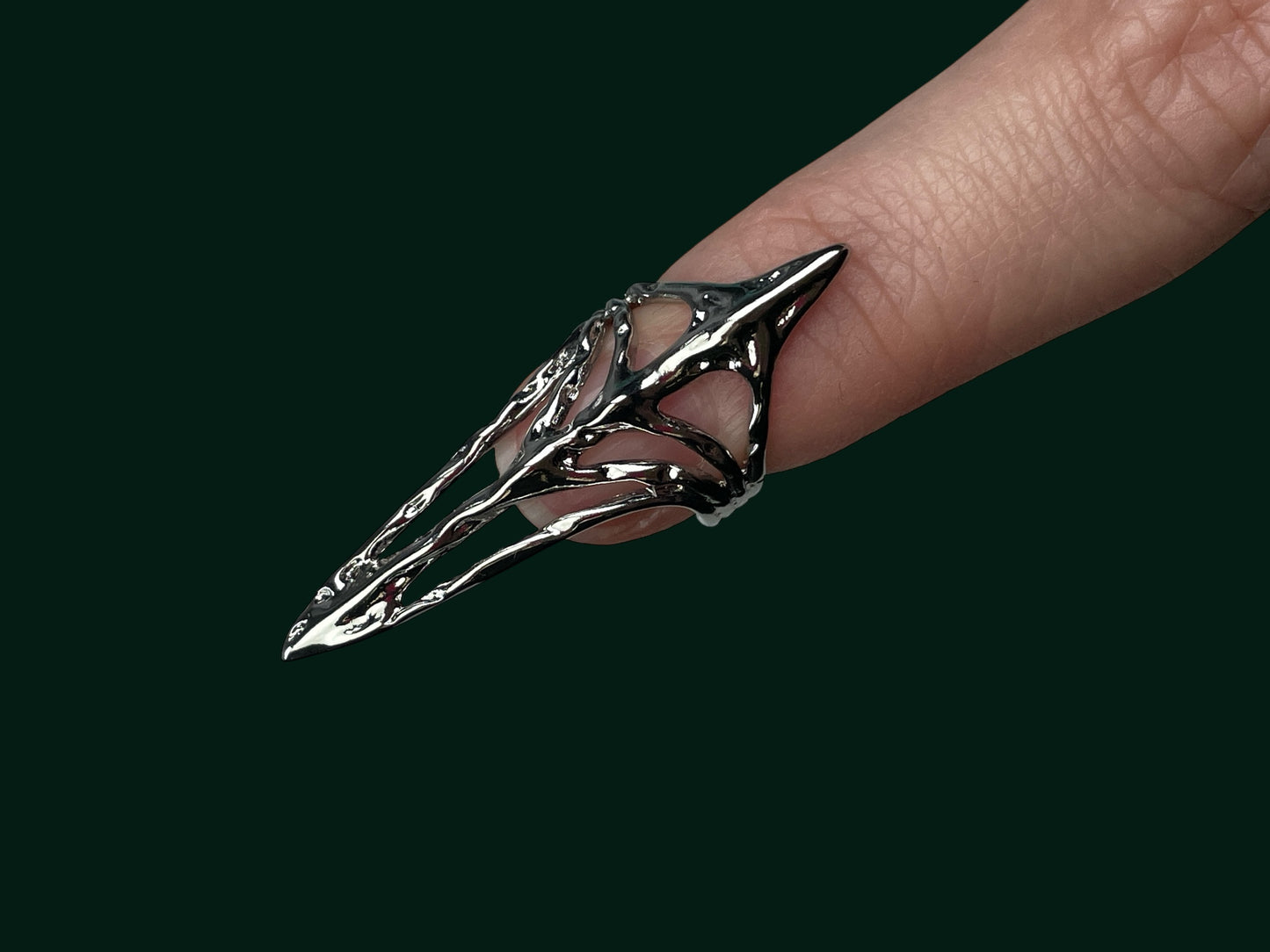 Gothic Silver Claw Ring – Adjustable Vampire Armor Jewelry for Cosplay & Halloween