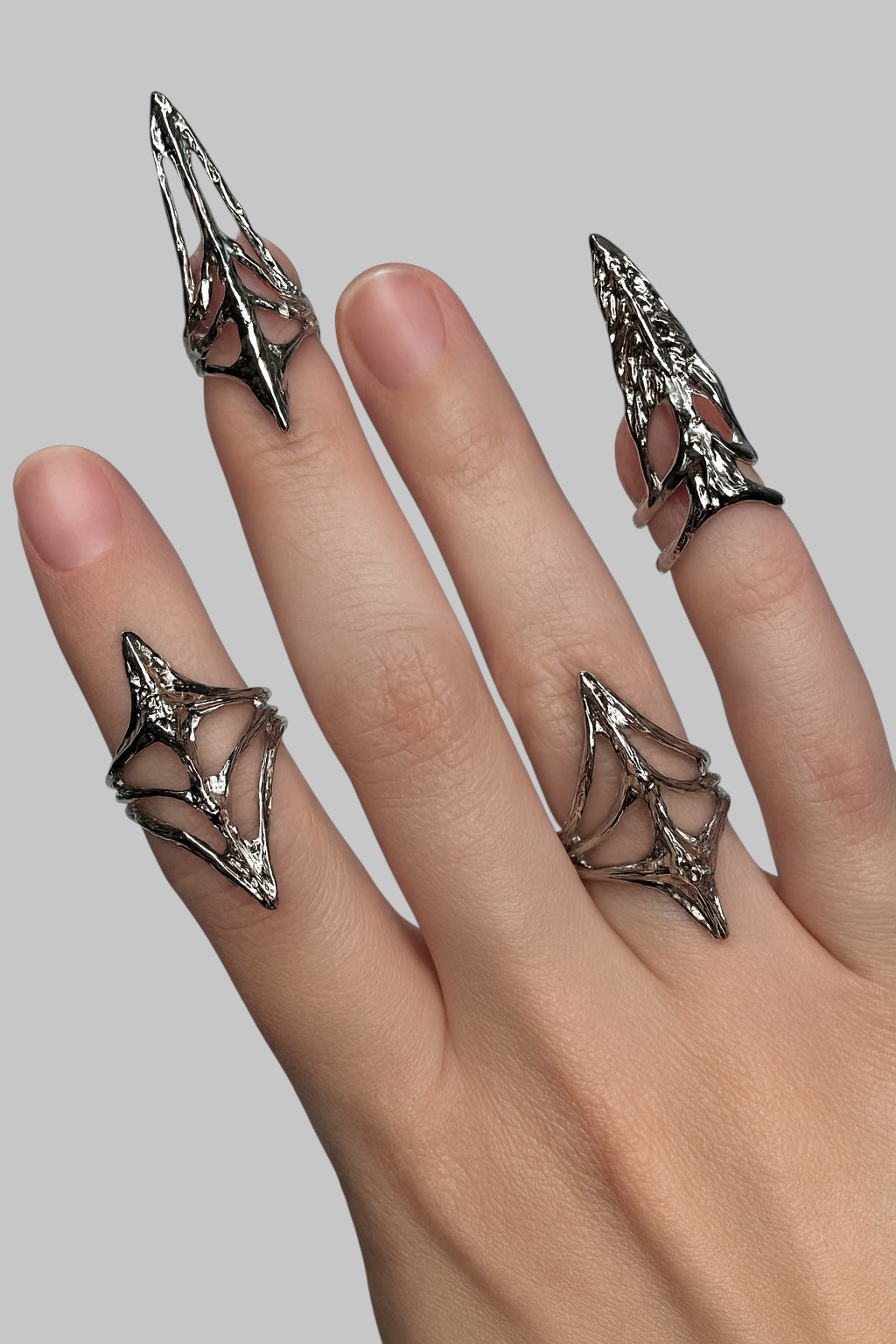 Gothic Silver Claw Ring – Adjustable Vampire Armor Jewelry for Cosplay & Halloween