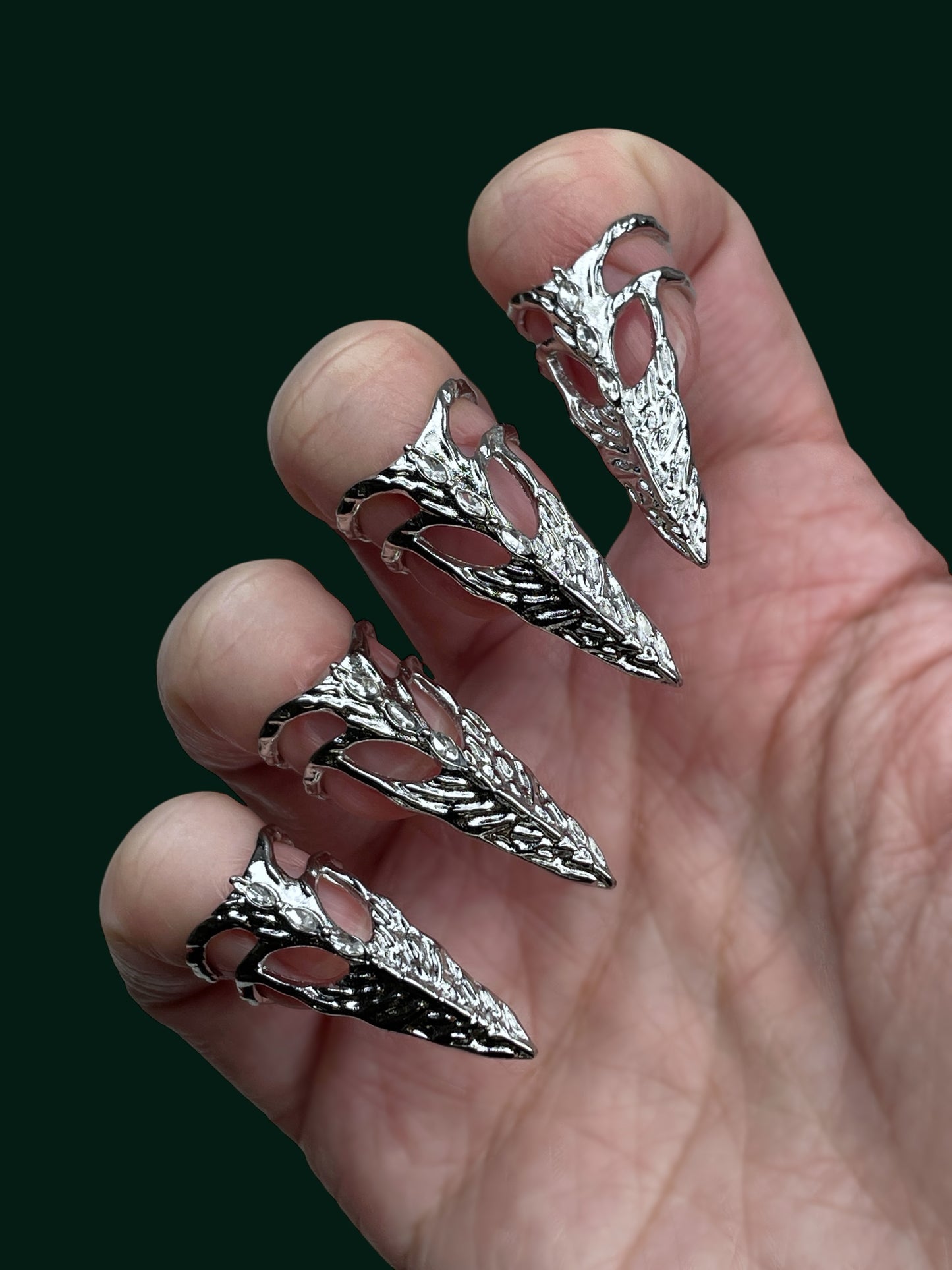 Gothic Silver Claw Ring – Adjustable Vampire Armor Jewelry for Cosplay & Halloween