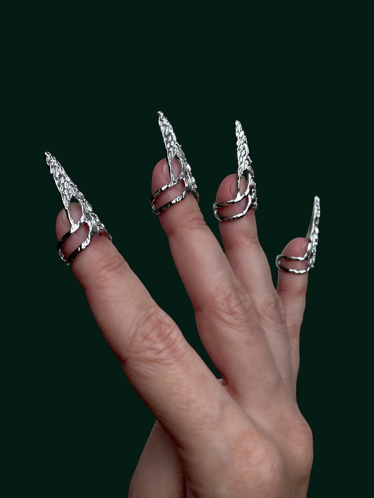 Gothic Silver Claw Ring – Adjustable Vampire Armor Jewelry for Cosplay & Halloween