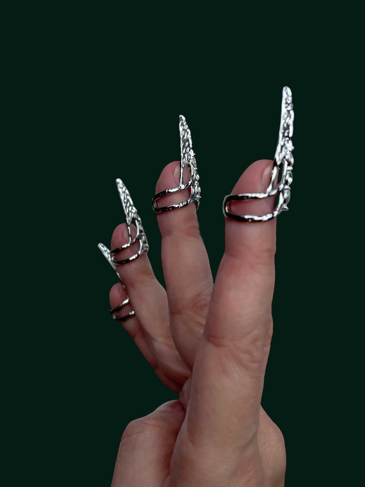 Gothic Silver Claw Ring – Adjustable Vampire Armor Jewelry for Cosplay & Halloween