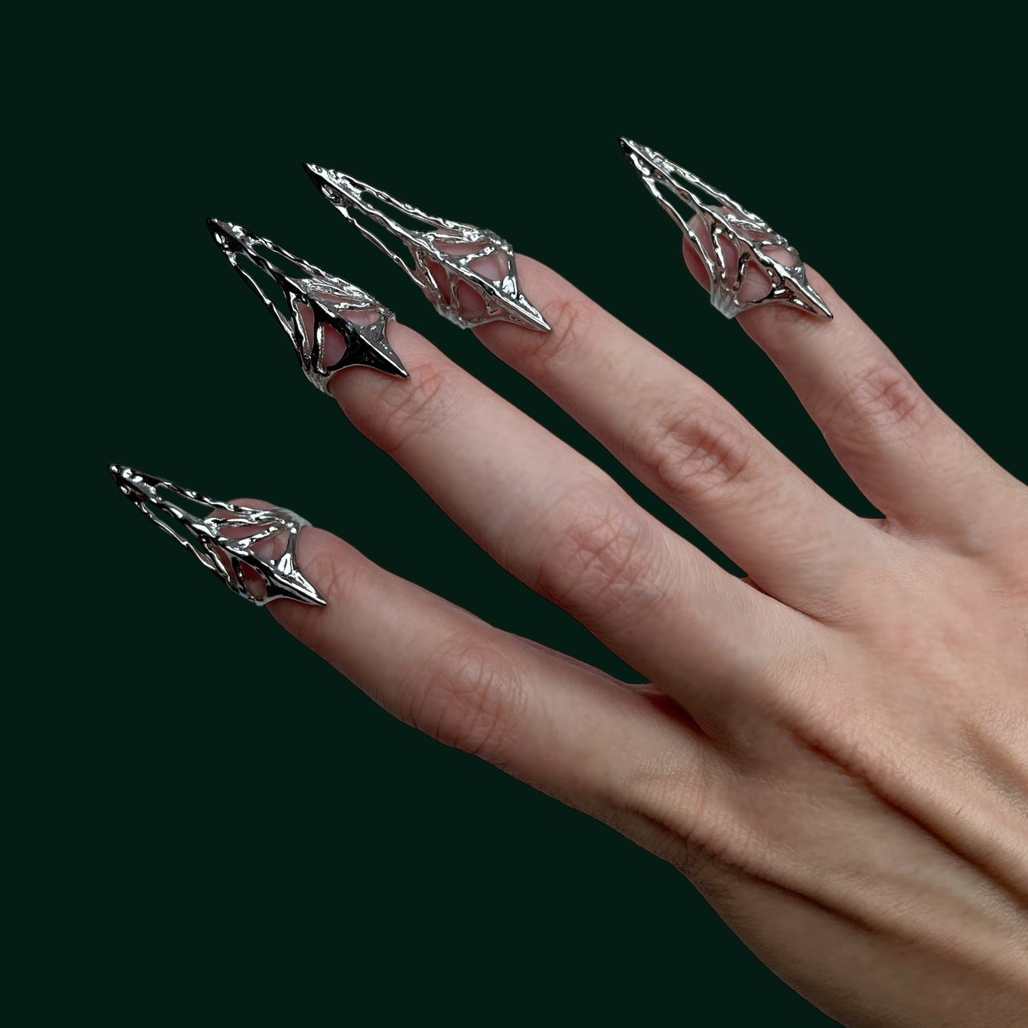Gothic Silver Claw Ring – Adjustable Vampire Armor Jewelry for Cosplay & Halloween