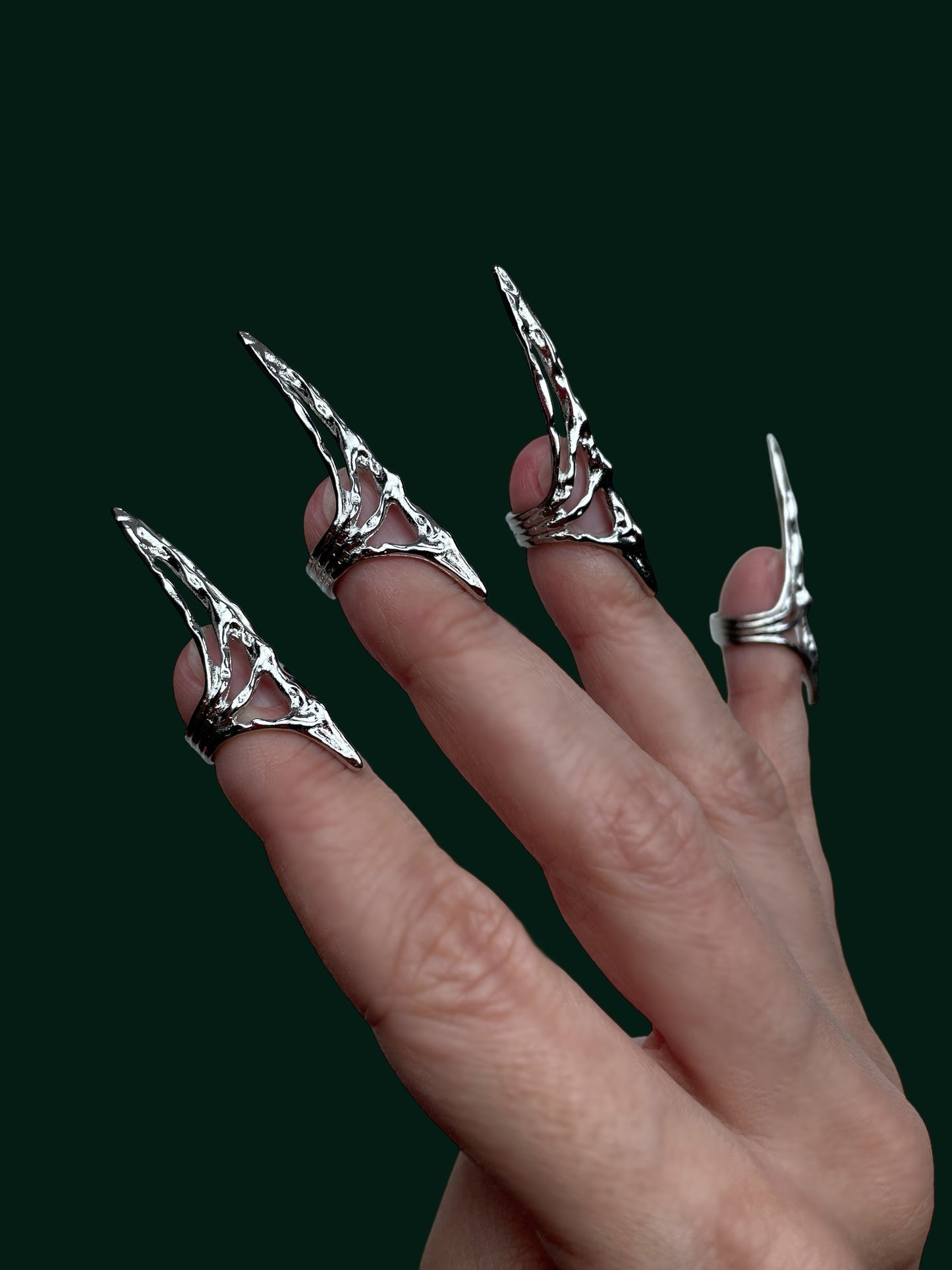 Gothic Silver Claw Ring – Adjustable Vampire Armor Jewelry for Cosplay & Halloween
