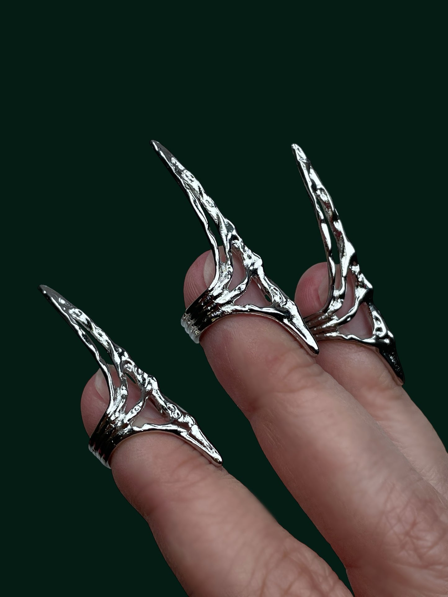 Gothic Silver Claw Ring – Adjustable Vampire Armor Jewelry for Cosplay & Halloween