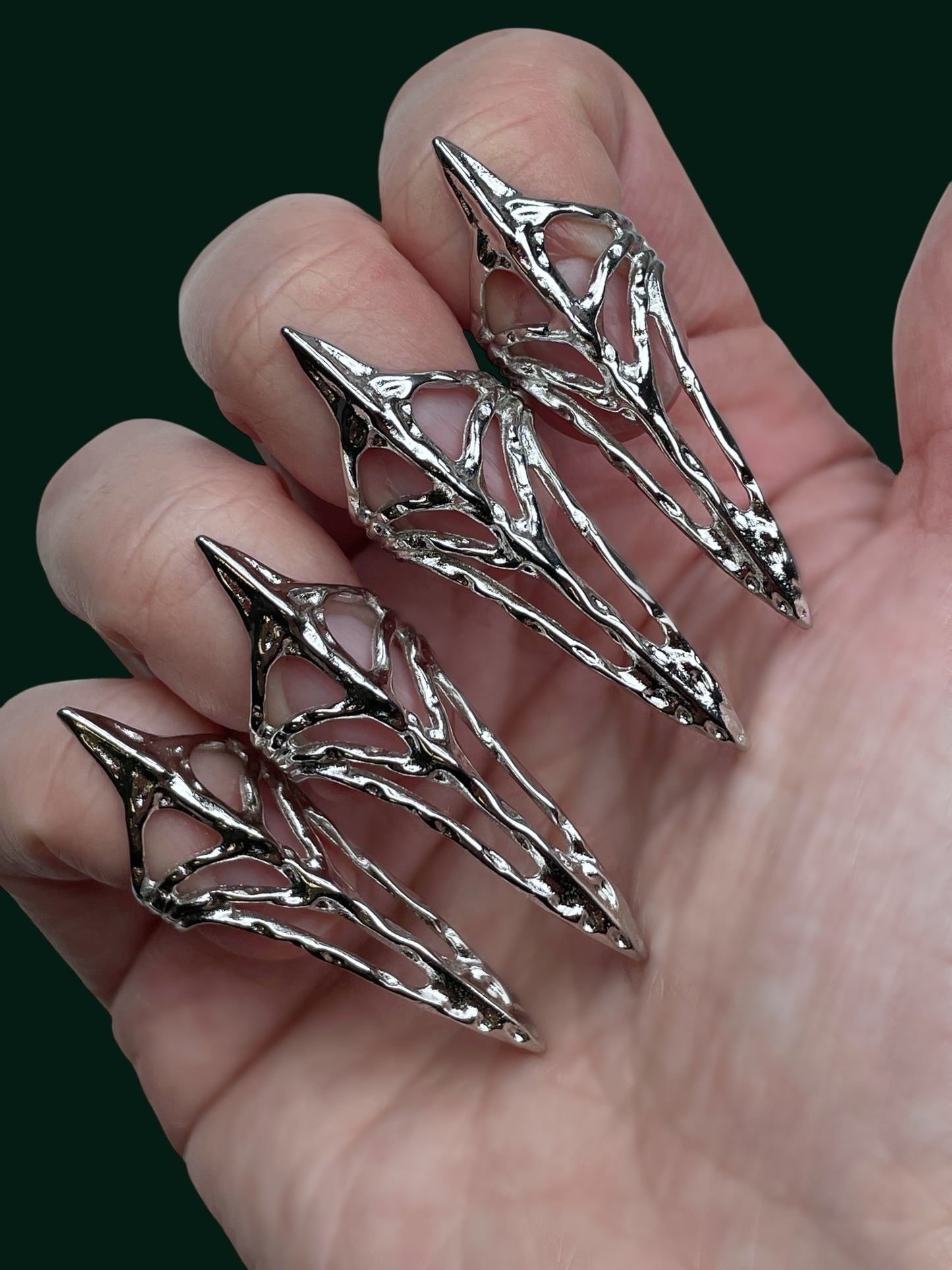Gothic Silver Claw Ring – Adjustable Vampire Armor Jewelry for Cosplay & Halloween