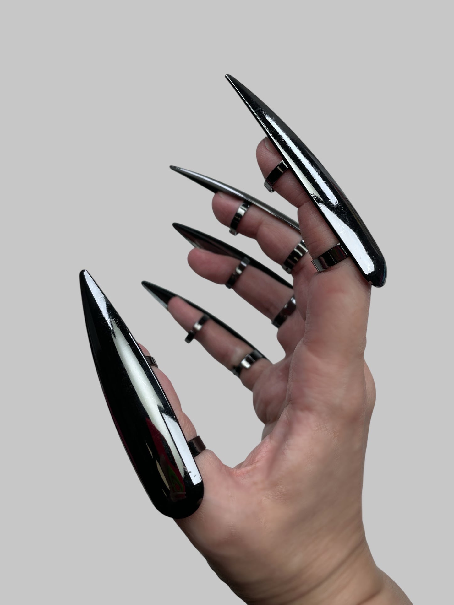 Finger Claw Rings – Black or Red Gothic Cosplay Armor Talon Jewelry