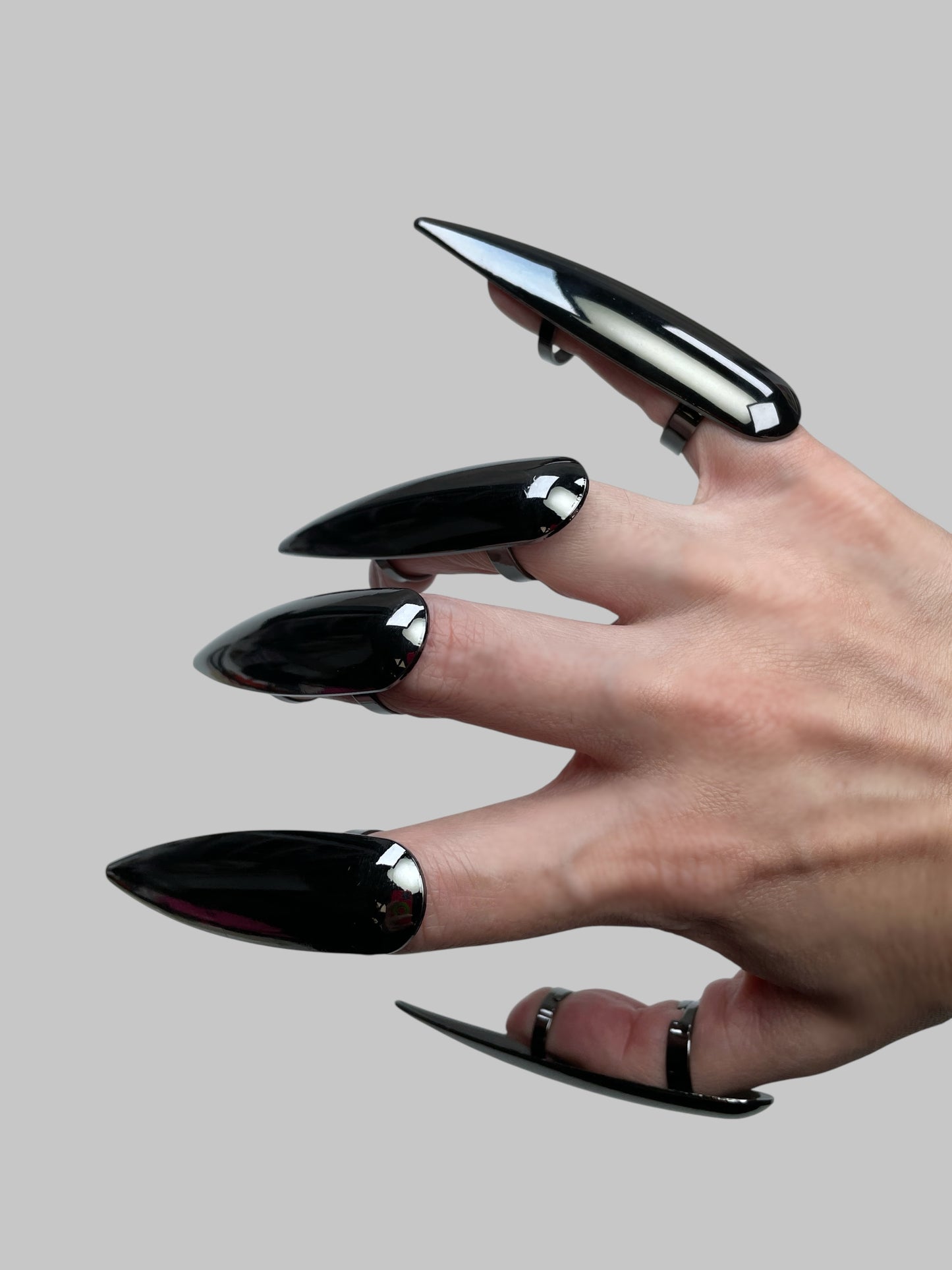 Finger Claw Rings – Black or Red Gothic Cosplay Armor Talon Jewelry