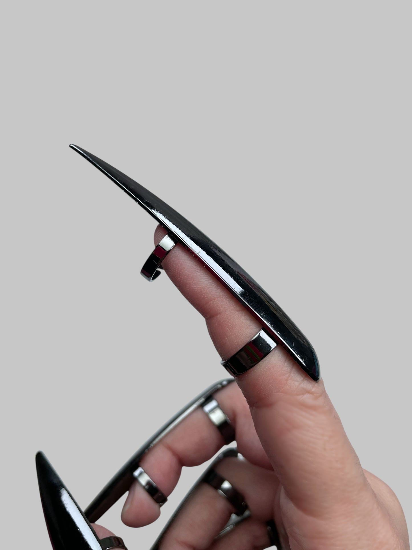 Finger Claw Rings – Black or Red Gothic Cosplay Armor Talon Jewelry