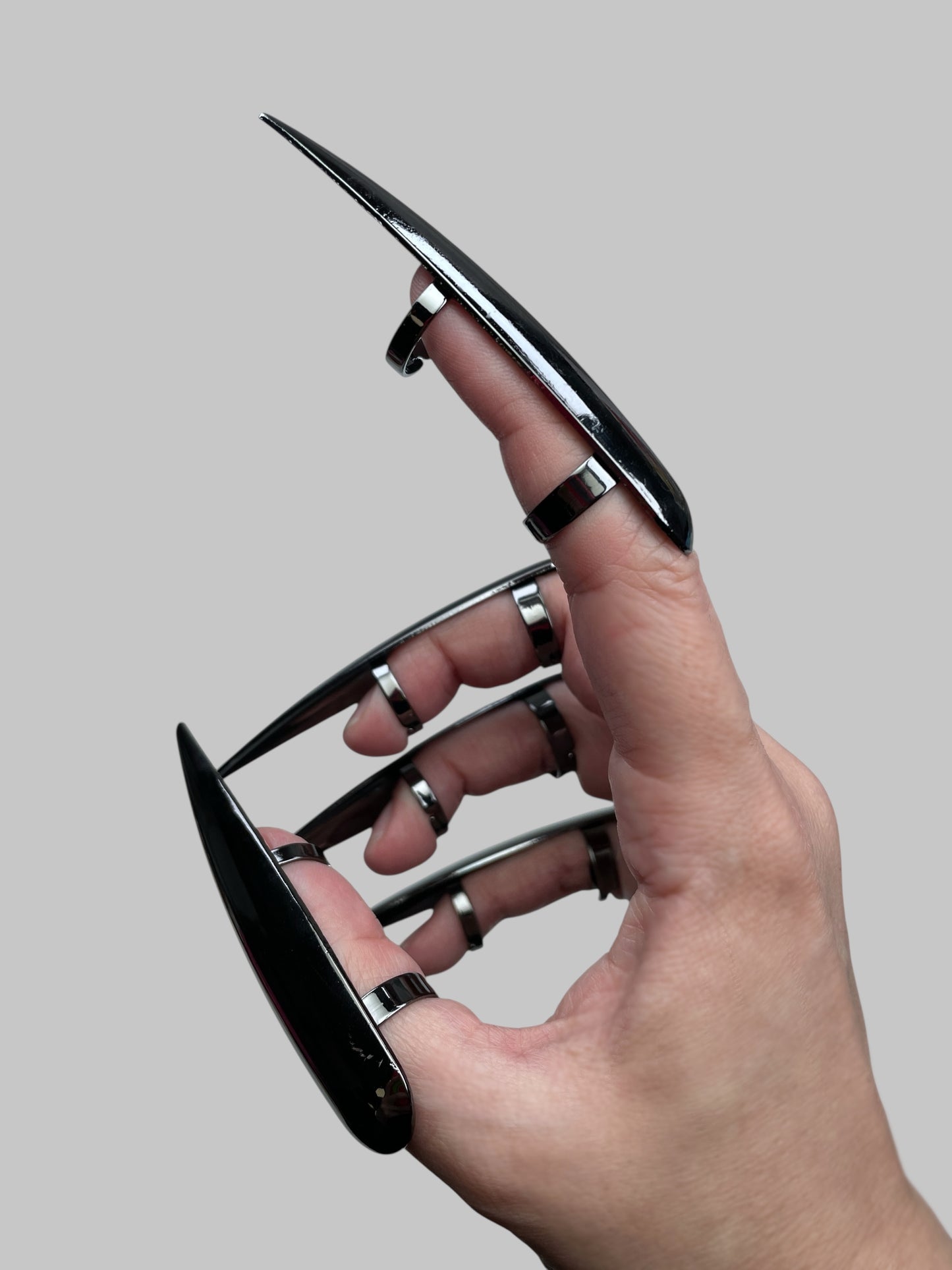 Finger Claw Rings – Black or Red Gothic Cosplay Armor Talon Jewelry