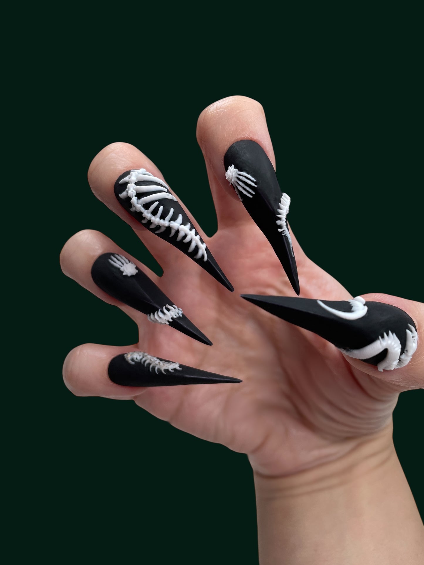 Skeleton Claw Nails – Black Gothic Press On Nails for Spooky Halloween & Cosplay Looks