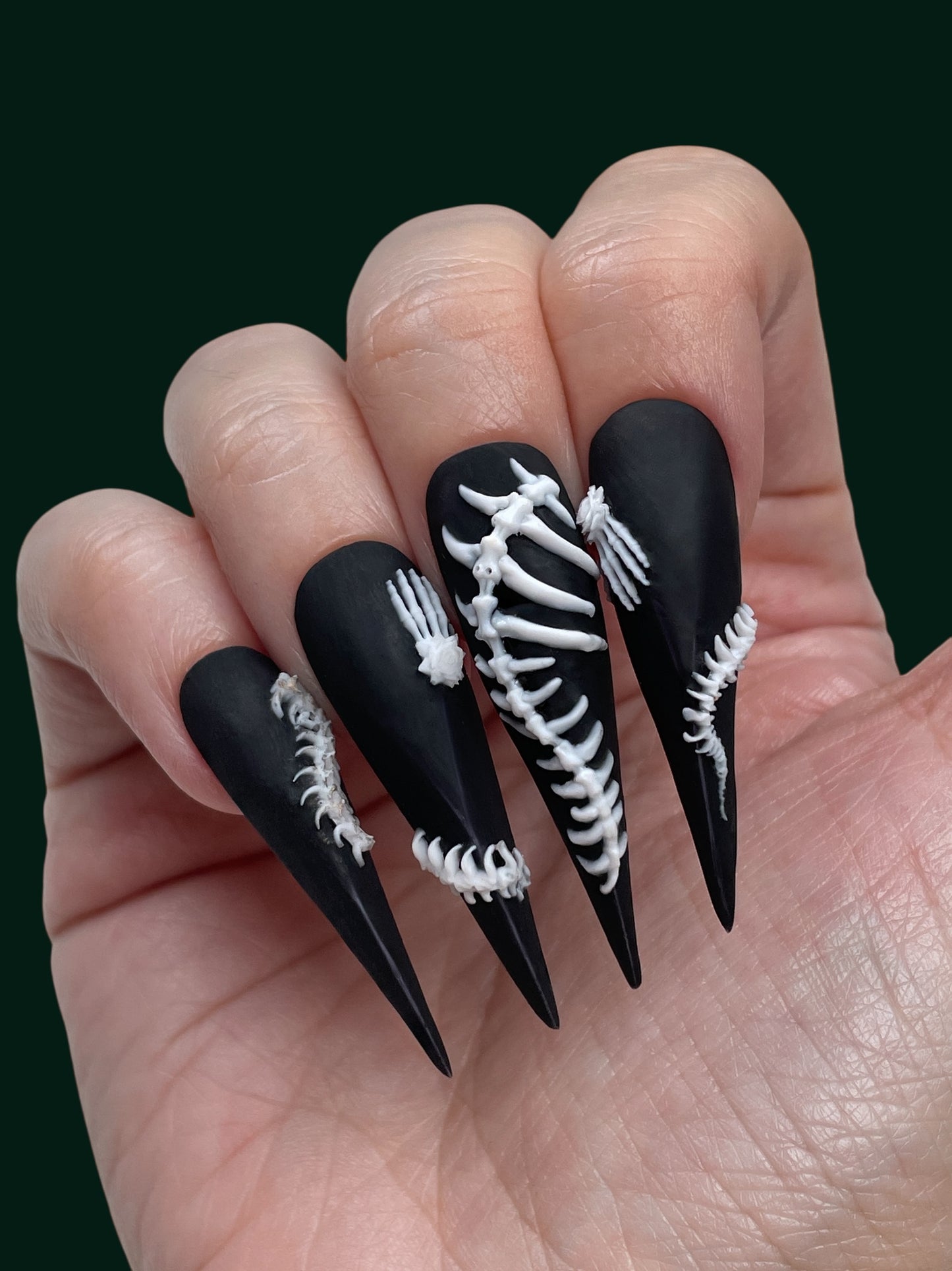 Skeleton Claw Nails – Black Gothic Press On Nails for Spooky Halloween & Cosplay Looks