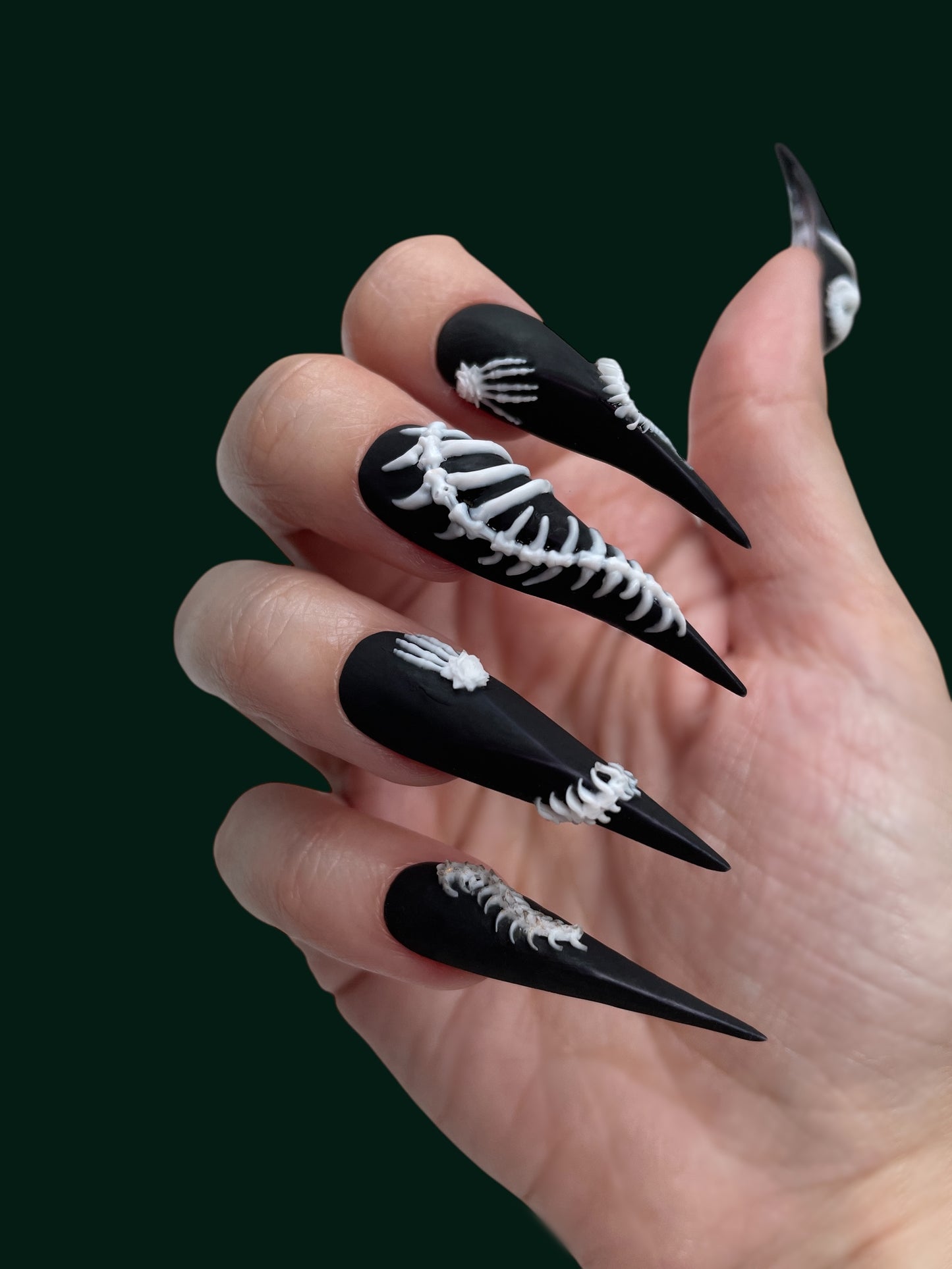 Skeleton Claw Nails – Black Gothic Press On Nails for Spooky Halloween & Cosplay Looks
