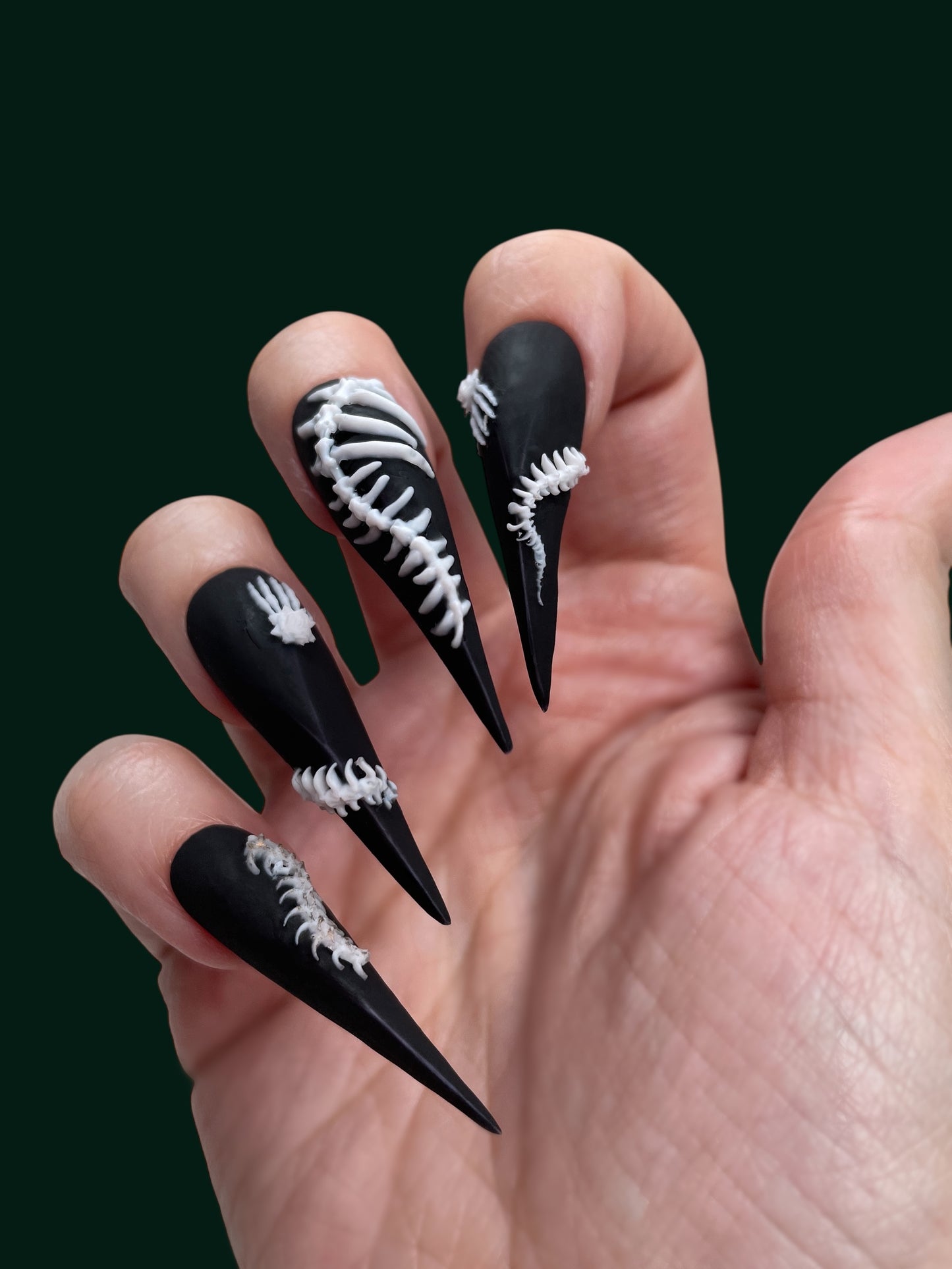 Skeleton Claw Nails – Black Gothic Press On Nails for Spooky Halloween & Cosplay Looks