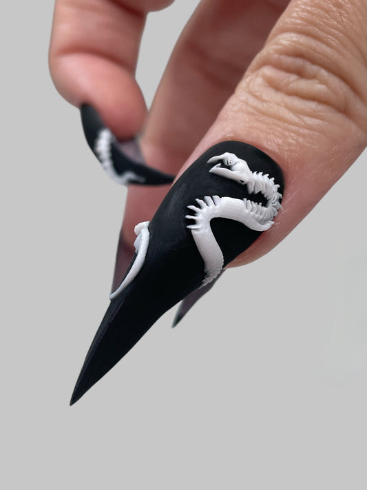 Skeleton Claw Nails – Black Gothic Press On Nails for Spooky Halloween & Cosplay Looks