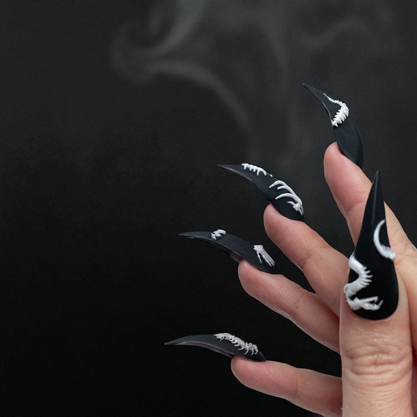 Skeleton Claw Nails – Black Gothic Press On Nails for Spooky Halloween & Cosplay Looks