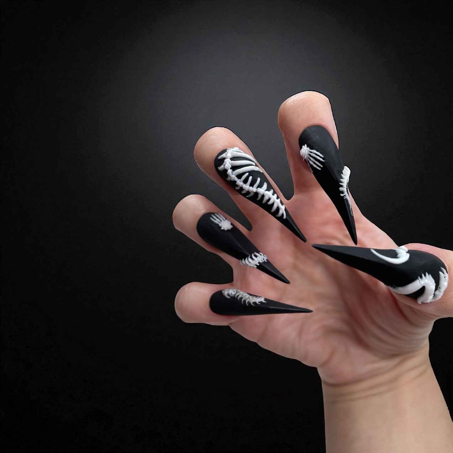 Skeleton Claw Nails – Black Gothic Press On Nails for Spooky Halloween & Cosplay Looks